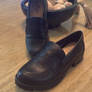 Glynne Black Loafers - Like New Memory Foam